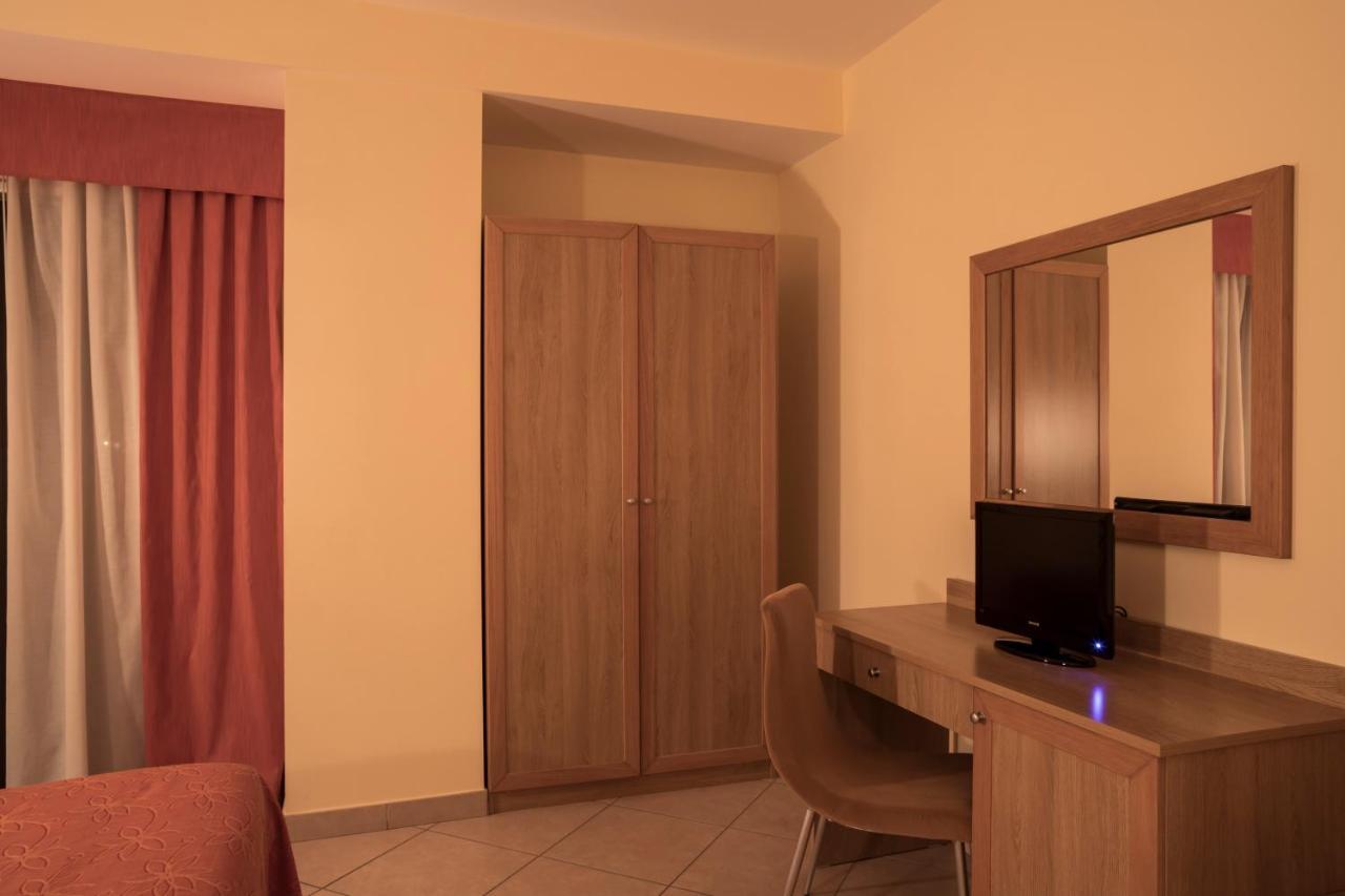 Manhattan Village Hotel Сульмона Экстерьер фото